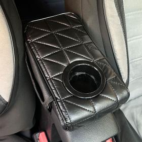 وسادة مسند ذراع السيارة مع حامل كوب – راحة وتنظيم عملي للأغراض داخل السيارة