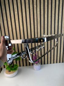 علاقة مناشف جدارية قابلة للطي من الفولاذ المقاوم للصدأ مع خطافات متعددة.