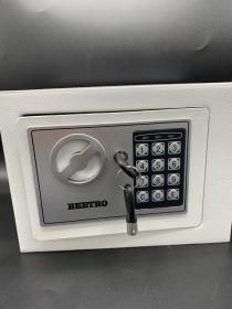 خزانة إلكترونية BeetroTC0574 مع رمز أمان قابل للبرمجة