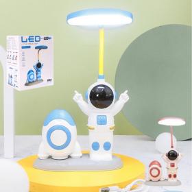 مصباح طاولة على شكل رائد فضاء للأطفال